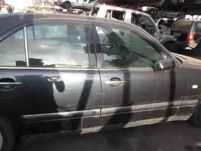 Véhicule à la ferraille mercedes-benz clase e (w210) berlina 320 (210.055) de l'année 1999 alimenté 104.995
