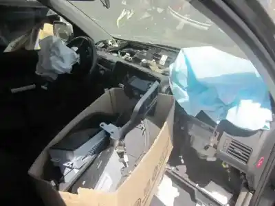 Véhicule à la ferraille nissan x-trail (t30) titanium de l'année 2006 alimenté qr25de