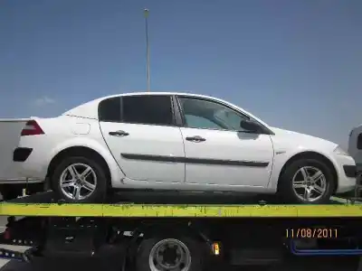 Véhicule à la ferraille renault megane ii classic berlina 1.5 dci diesel 82 cv / 60 kw de l'année 2004 alimenté k9k d7