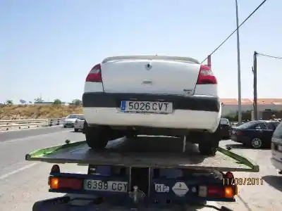 Véhicule à la ferraille renault megane ii classic berlina 1.5 dci diesel 82 cv / 60 kw de l'année 2004 alimenté k9k d7