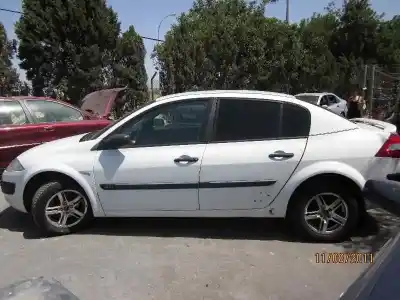 Véhicule à la ferraille renault megane ii classic berlina 1.5 dci diesel 82 cv / 60 kw de l'année 2004 alimenté k9k d7