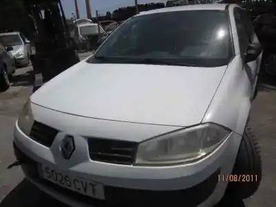 Véhicule à la ferraille renault megane ii classic berlina 1.5 dci diesel 82 cv / 60 kw de l'année 2004 alimenté k9k d7