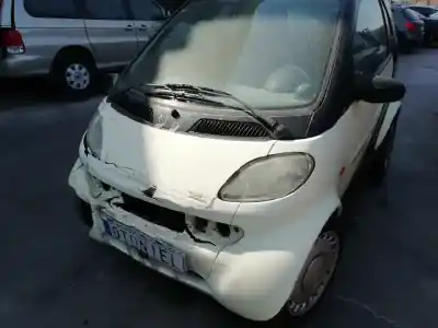 Veículo de Sucata smart micro compact car 0.6 do ano 2001 alimentado g11