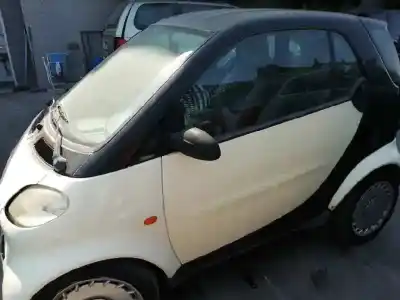Veículo de Sucata smart micro compact car 0.6 do ano 2001 alimentado g11