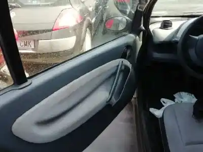 Veículo de Sucata smart micro compact car 0.6 do ano 2001 alimentado g11