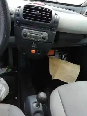 Veículo de Sucata smart micro compact car 0.6 do ano 2001 alimentado g11