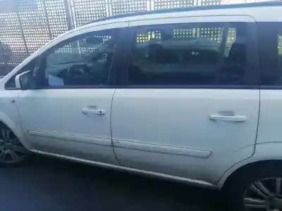 Veicolo di demolizione opel zafira b enjoy plus dell'anno 2012 alimentato a17dtr