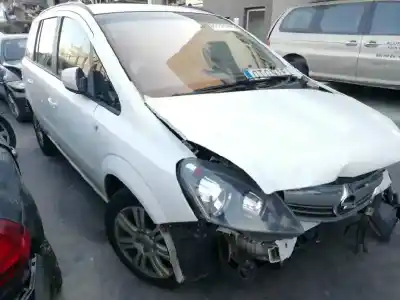 Veicolo di demolizione opel zafira b enjoy plus dell'anno 2012 alimentato a17dtr