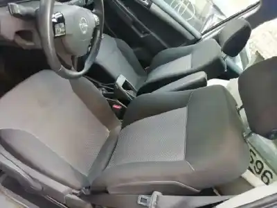 Veicolo di demolizione opel zafira b enjoy plus dell'anno 2012 alimentato a17dtr