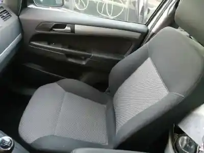 Veicolo di demolizione opel zafira b enjoy plus dell'anno 2012 alimentato a17dtr