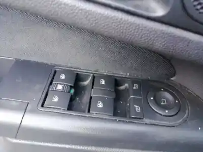 Veicolo di demolizione opel zafira b enjoy plus dell'anno 2012 alimentato a17dtr