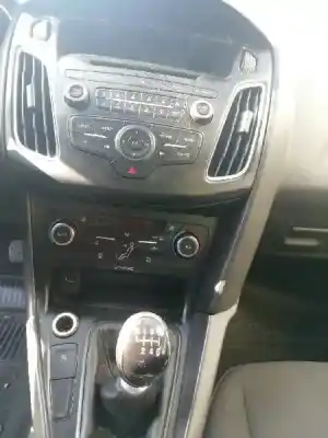 Veicolo di demolizione ford focus lim. (cb8) trend dell'anno 2015 alimentato m1da