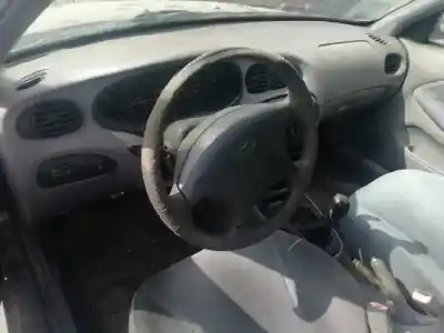 Veículo de Sucata hyundai lantra berlina (rd) 1.6 gls do ano 2000 alimentado g 4 gr