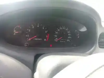 Veículo de Sucata hyundai lantra berlina (rd) 1.6 gls do ano 2000 alimentado g 4 gr