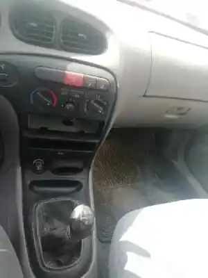 Veículo de Sucata hyundai lantra berlina (rd) 1.6 gls do ano 2000 alimentado g 4 gr