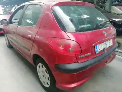 Vehicul casat peugeot 206 berlina x-line al anului 2005 alimentat 8hz