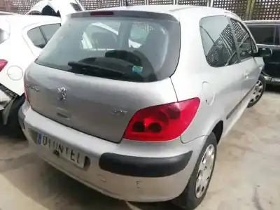 Vehicul casat PEUGEOT 307 (S1) XR al anului 2001 alimentat NFU