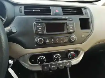 Veicolo di demolizione kia rio basic dell'anno 2012 alimentato g4la