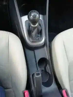 Veicolo di demolizione kia rio basic dell'anno 2012 alimentato g4la