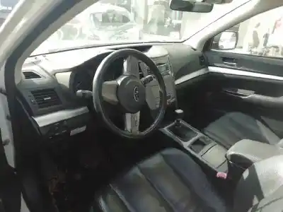 Sloopvoertuig subaru legacy kombi/outback b14 outback limited van het jaar 2009 aangedreven ee20