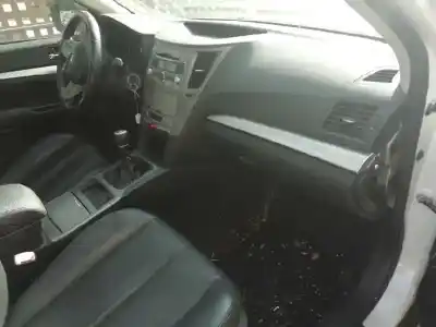 Sloopvoertuig subaru legacy kombi/outback b14 outback limited van het jaar 2009 aangedreven ee20