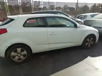 Veículo de Sucata kia pro_cee´d drive do ano 2011 alimentado d4fb