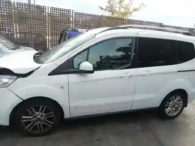 Veículo de Sucata ford tourneo courier (c4a) titanium do ano 2017 alimentado sfcd