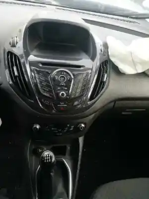 Veículo de Sucata ford tourneo courier (c4a) titanium do ano 2017 alimentado sfcd