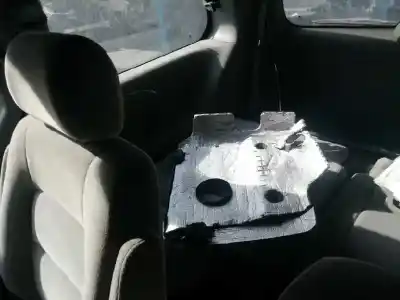 Sloopvoertuig kia carnival ii (gq) 2.9 crdi van het jaar 2004 aangedreven j3