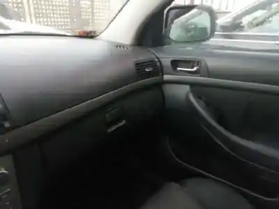 Veículo de Sucata toyota avensis (_t25_) 2.0 d-4d (adt250_) do ano 2006 alimentado 1adftv