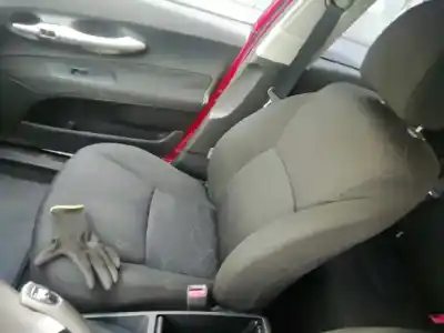 Veículo de Sucata toyota auris active do ano 2008 alimentado 1ndtv