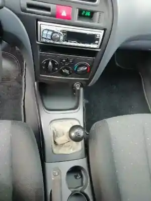 Veicolo di demolizione hyundai elantra (xd) 2.0 crdi comfort dell'anno 2003 alimentato d4ea