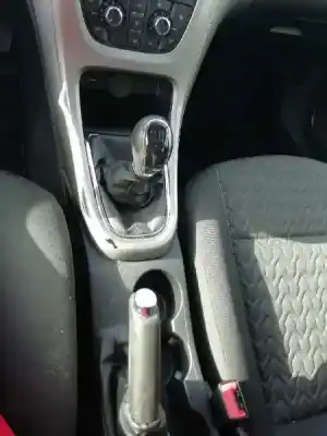 Здавання транспортного засобу opel astra j lim. selective року 2014 потужний a17dts