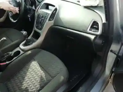 Здавання транспортного засобу opel astra j lim. selective року 2014 потужний a17dts