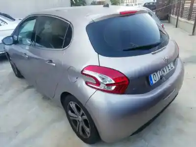 Véhicule à la ferraille PEUGEOT 208 Allure de l'année 2012 alimenté 5FS