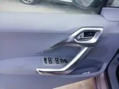 Vehicul casat peugeot 208 allure al anului 2012 alimentat 5fs