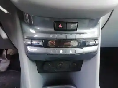 Vehicul casat peugeot 208 allure al anului 2012 alimentat 5fs