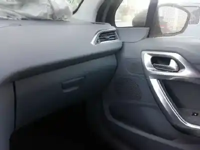 Vehicul casat peugeot 208 allure al anului 2012 alimentat 5fs