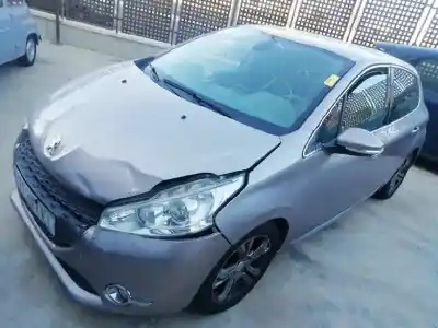Vehicul casat peugeot 208 allure al anului 2012 alimentat 5fs