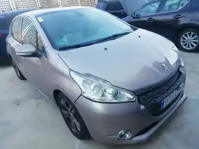 Vehicul casat peugeot 208 allure al anului 2012 alimentat 5fs