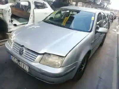 Здавання транспортного засобу VOLKSWAGEN BORA BERLINA (1J2) Conceptline року 2000 потужний AZD