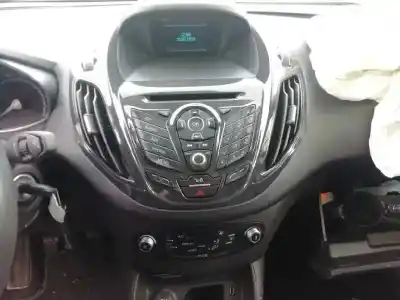 Veículo de Sucata ford tourneo courier (c4a) titanium do ano 2018 alimentado sfcd