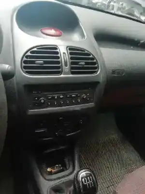 Veicolo di demolizione peugeot 206 sw x-line dell'anno 2003 alimentato 8hx