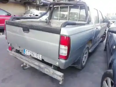 Veicolo di demolizione nissan pick-up (d22) 2.5 diesel dell'anno 2001 alimentato td25