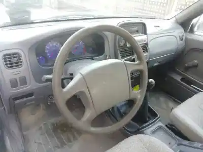 Veicolo di demolizione nissan pick-up (d22) 2.5 diesel dell'anno 2001 alimentato td25