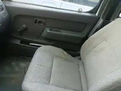 Veicolo di demolizione nissan pick-up (d22) 2.5 diesel dell'anno 2001 alimentato td25