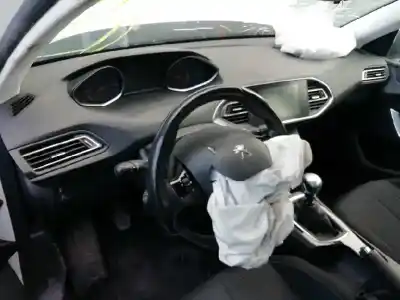 Sloopvoertuig peugeot 308 business line 130 van het jaar 2018 aangedreven yh01