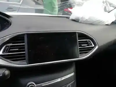 Sloopvoertuig peugeot 308 business line 130 van het jaar 2018 aangedreven yh01