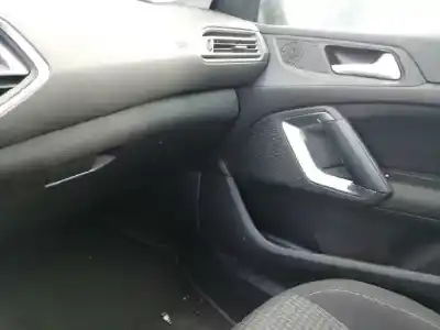 Sloopvoertuig peugeot 308 business line 130 van het jaar 2018 aangedreven yh01