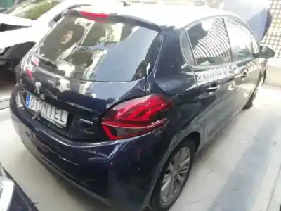 Veicolo di demolizione peugeot 208 style dell'anno 2016 alimentato hm01